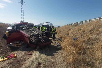 konyada-otomobil-sarampole-yuvarlandi-1-olu-2-yarali