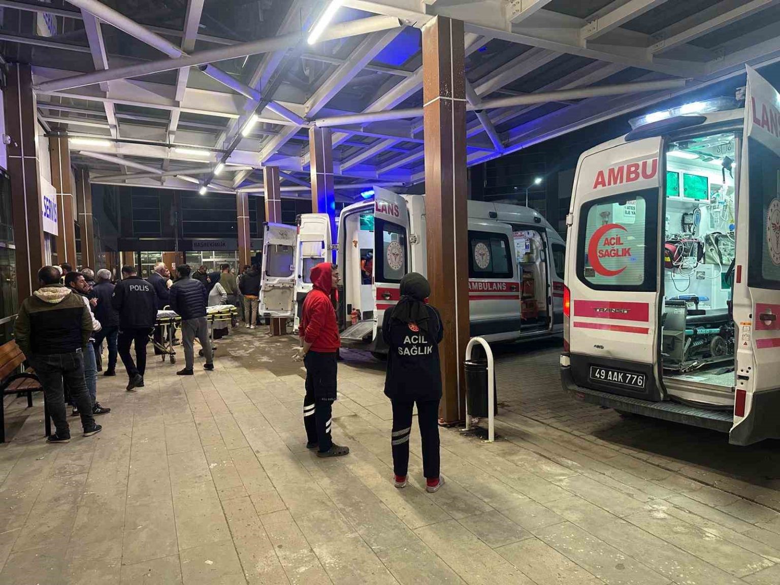 malazgirtte-ogretmenleri-tasiyan-taksi-takla-atti-7-yarali