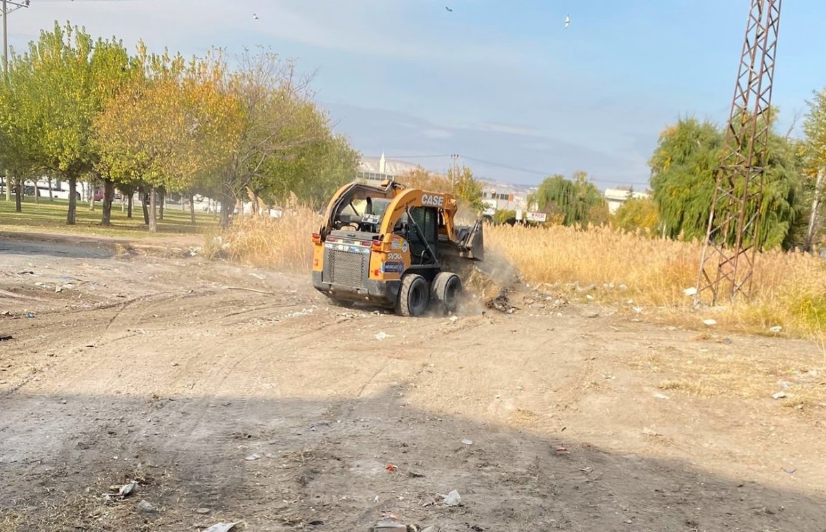 melikgazinin-temizlik-ordusu-mahalleleri-piril-piril-yapiyor