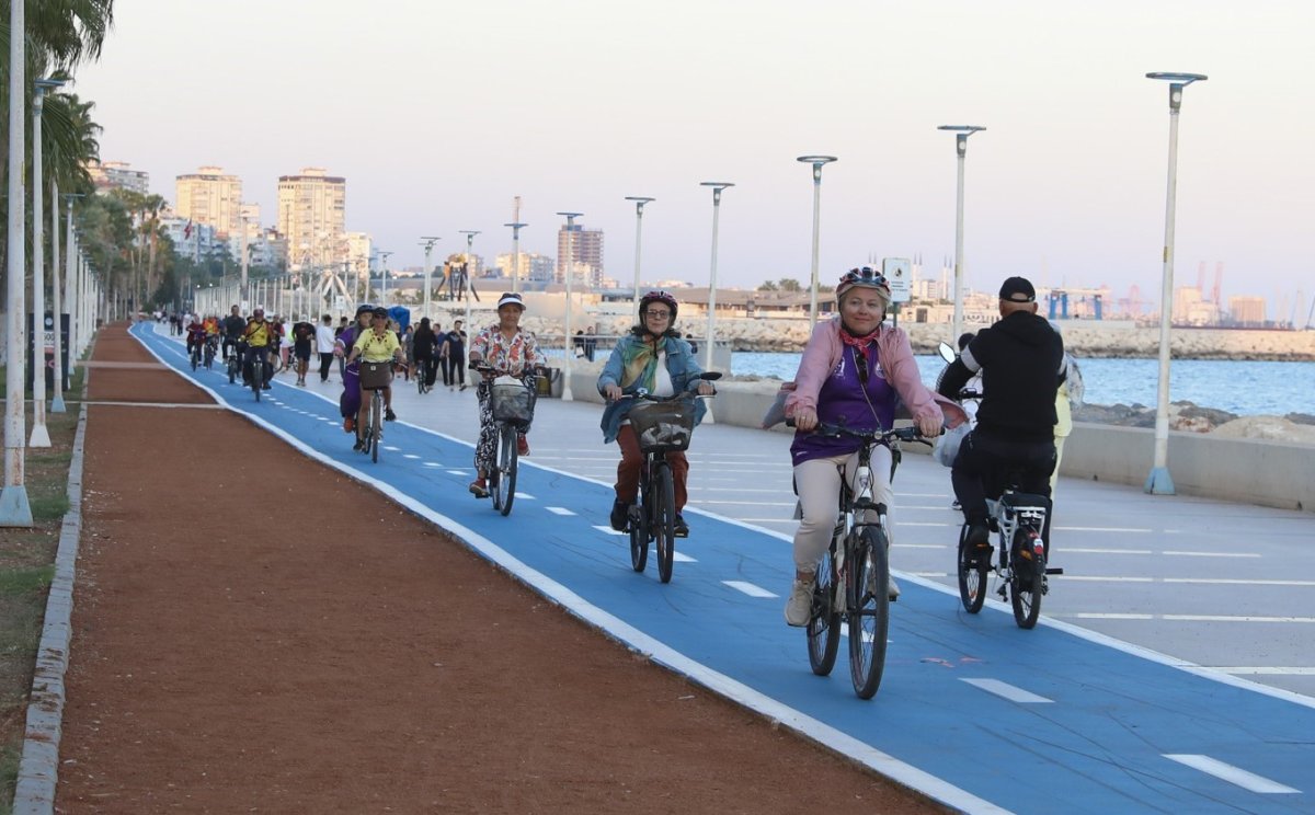 mersinde-kadinlara-ucretsiz-bisiklet-surus-egitimi