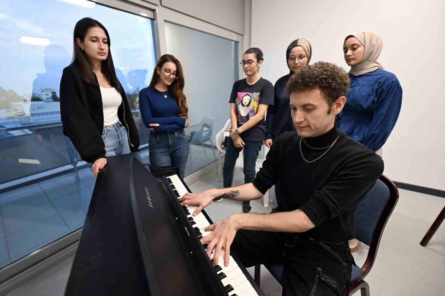 mersinde-ucretsiz-enstruman-kurslarina-yogun-ilgi