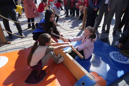 nigdede-bir-tir-dolusu-mutluluk