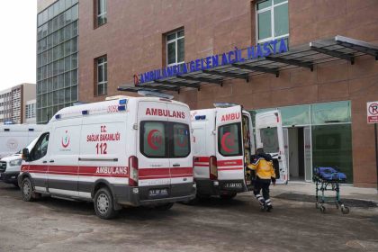 nigdede-oto-galeri-onunde-silahli-saldiri-1-yarali