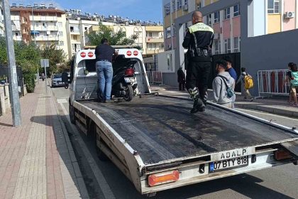 okul-onunde-abartili-egzozla-motosiklet-suren-ehliyetsiz-cocuk-surucuye-ceza-yagdi