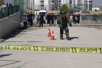 okul-yerleskesindeki-havai-fisek-rampasi-panige-neden-oldu