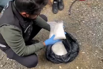 otobus-tuvaletinde-2-kilo-metamfetamin-ele-gecirildi-otobusu-uyusturucu-sevki-icin-kullanmis