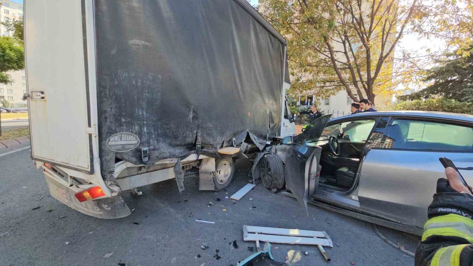 otomobilini-hizini-denerken-perte-cikardi