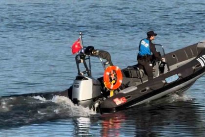 polis-ve-jandarmadan-yunanistan-sinir-hattinda-zodyak-botla-devriye