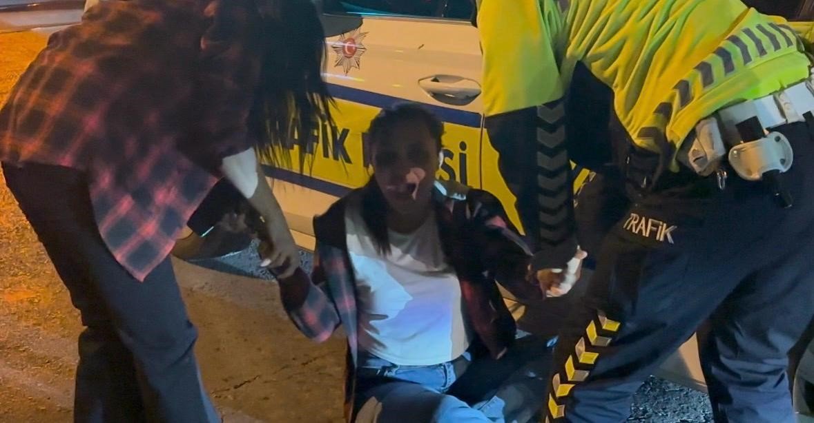 polisin-alkollu-yolcuyla-imtihani-kamerada