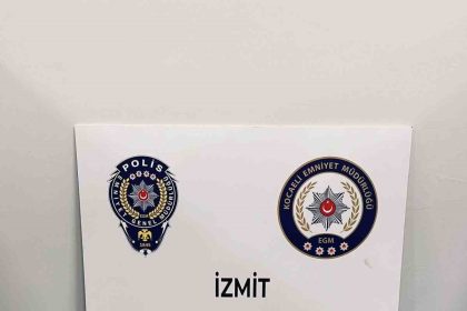 polisin-suphe-uzerine-durdurdugu-sahislarin-uzerinden-uyusturucu-cikti