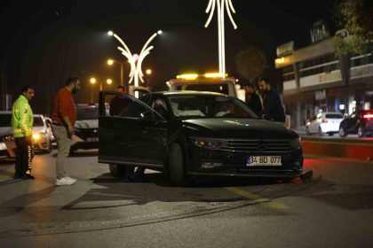 sakaryada-hareketli-dakikalar-uyusturucu-tasidigindan-suphelenilen-arac-kilometrelerce-kovalandi