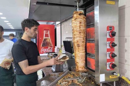 sampiyonlar-liginden-donercilige-besiktasin-eski-futbolcusu-doner-dukkani-acti