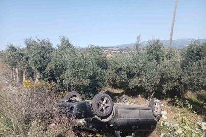 sarampole-yuvarlanan-otomobildeki-anne-ve-5-yasindaki-cocugu-yaralandi