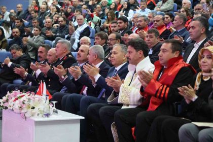 selcuk-universitesinde-akademik-yil-bakan-yerlikayanin-katilimiyla-acildi