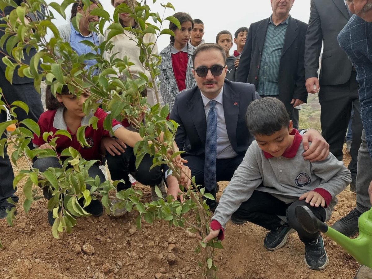 sincikte-ogrencilerden-yesil-bir-gelecek-icin-fidan-dikimi