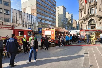 sosyal-bilimler-universitesinde-duman-panigi-6-kisi-dumandan-etkilendi