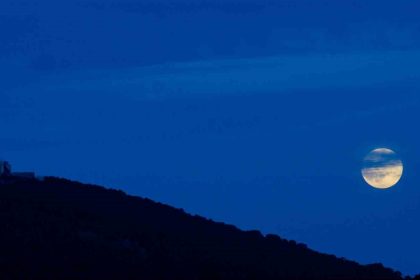 spil-daginin-essiz-manzarasi-kunduz-super-ay-ile-aydinlandi