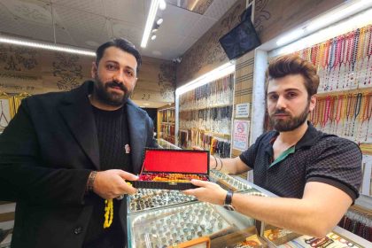 tespih-aski-sinir-tanimadi-1-milyon-600-bin-liralik-osmanli-kehribari-aldi