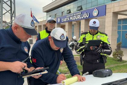 trafikten-kacmak-icin-kaldirima-cikti-2-bin-309-lira-ceza-yedi