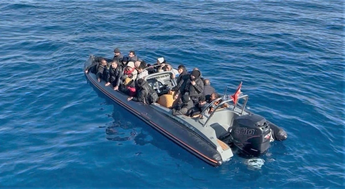 urla-aciklarinda-28-duzensiz-gocmen-yakalandi