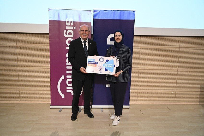 usak-universitesi-yenilikci-fikirlerle-gelecege-yon-veren-gencleri-odullendirdi