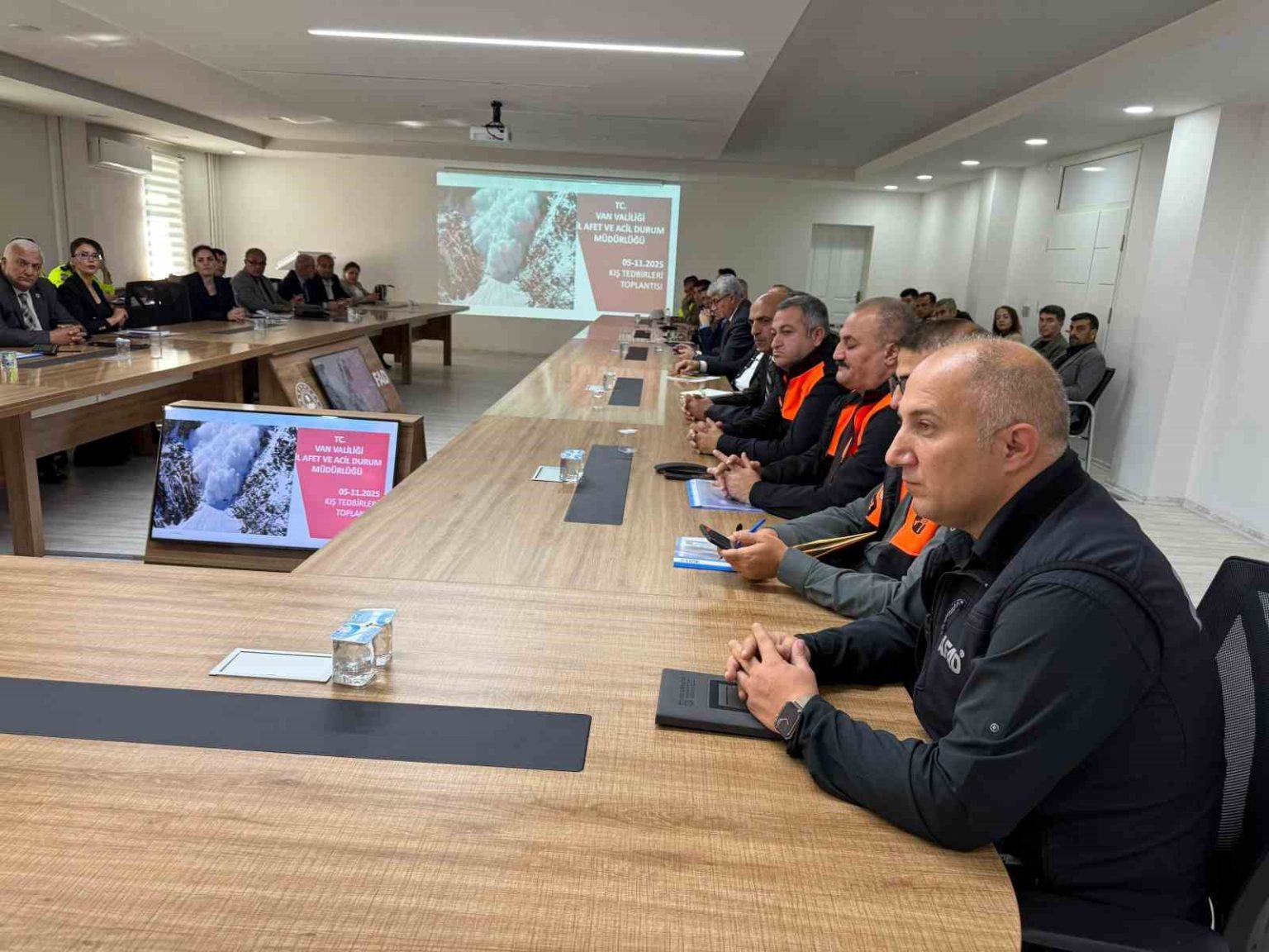 vanda-kis-mevsimi-trafik-tedbirleri-toplantisi-yapildi