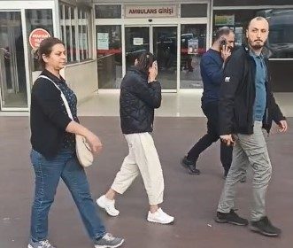 yasindan-buyuk-cezasi-olan-kadin-hirsiz-kameralari-gorunce-yuzunu-gizlemeye-calisti