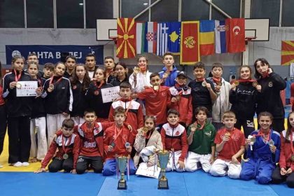 yunusemrenin-judoculari-makedonyadan-zaferle-dondu