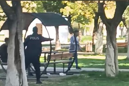 zihinsel-engelli-genc-bicakla-vatandaslara-saldirdi