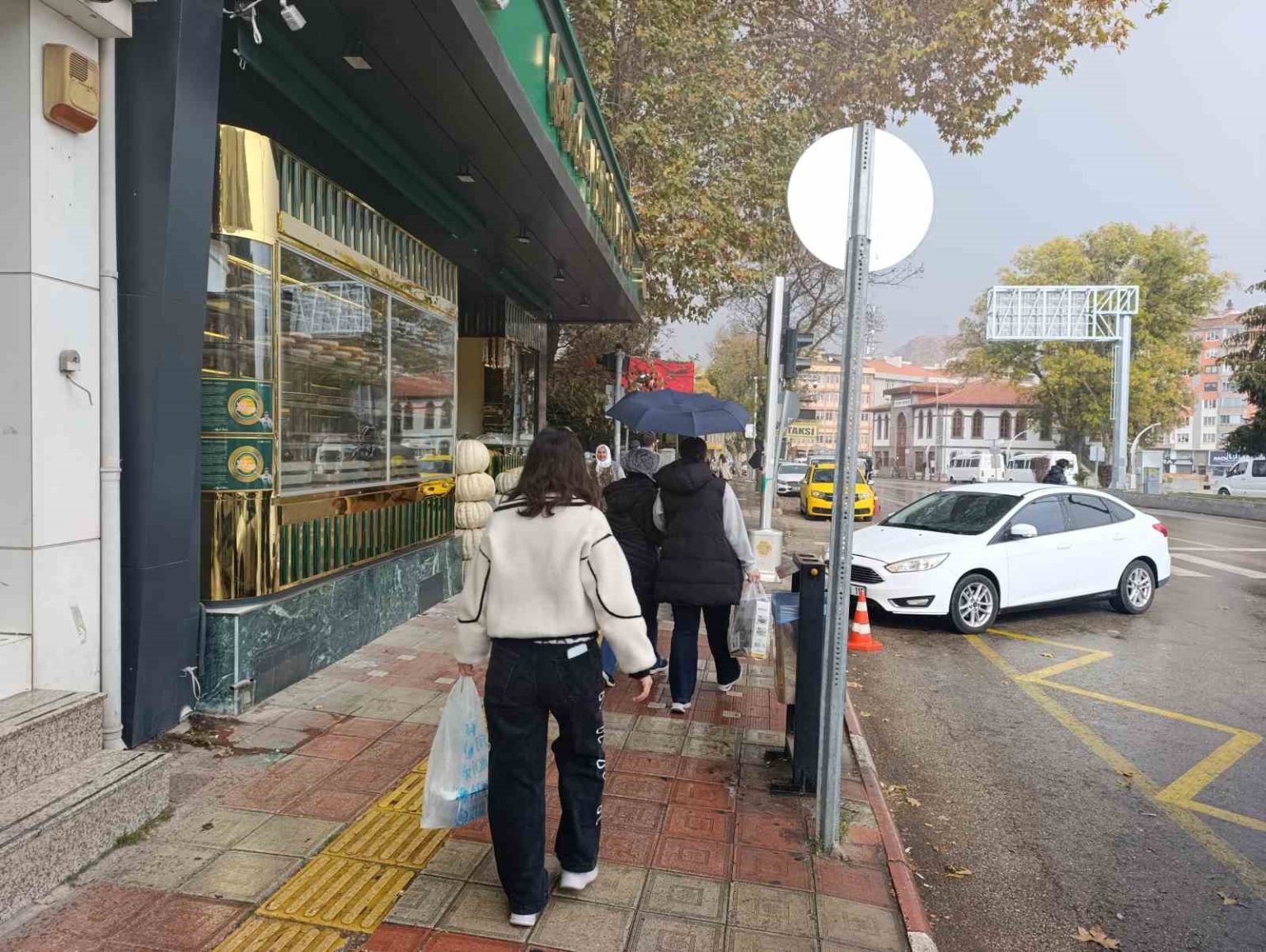 afyonkarahisarda-beklenen-yagis-basladi