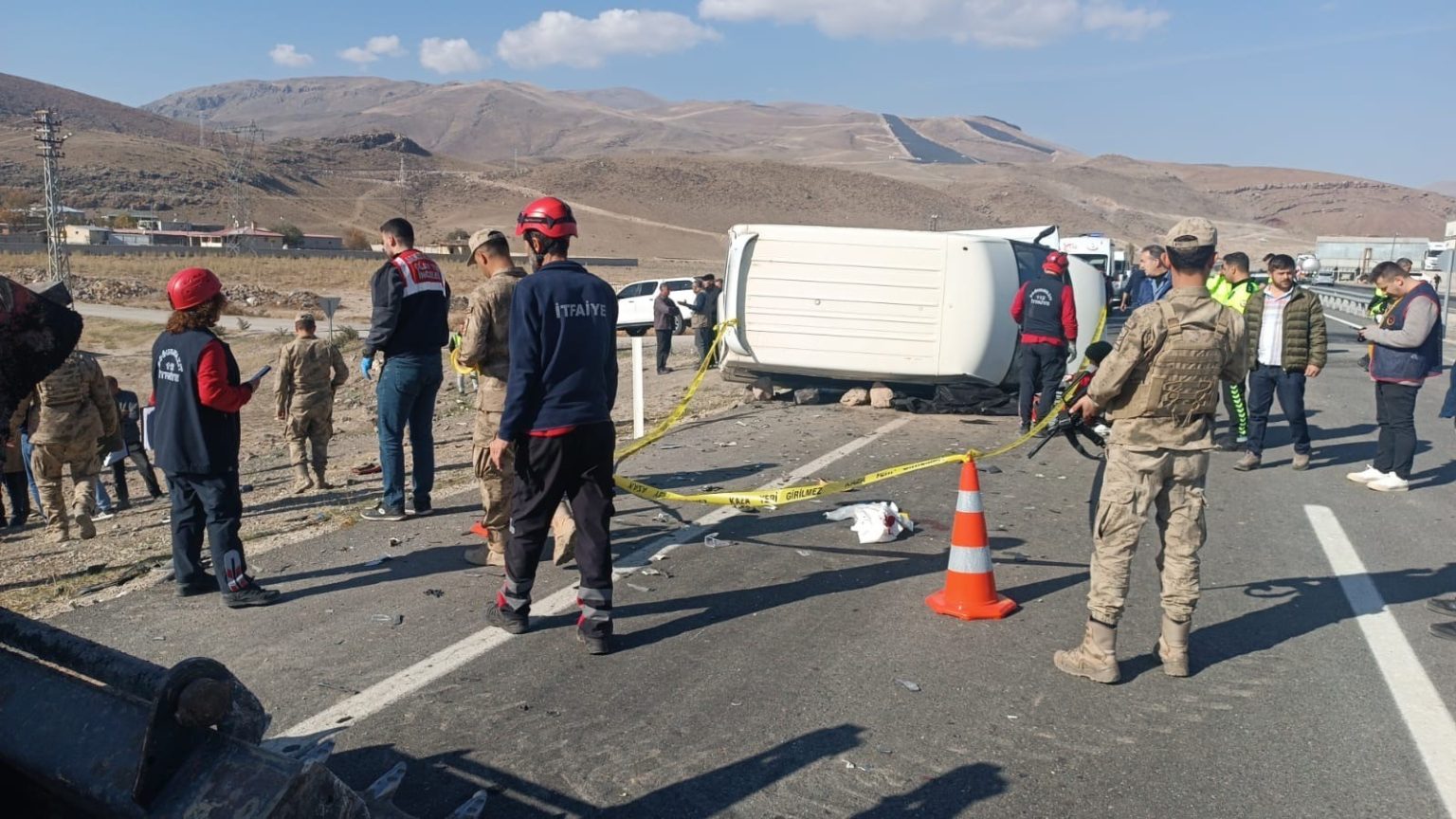 agrida-otomobil-minibusle-carpisti-1-olu-2-agir-yarali