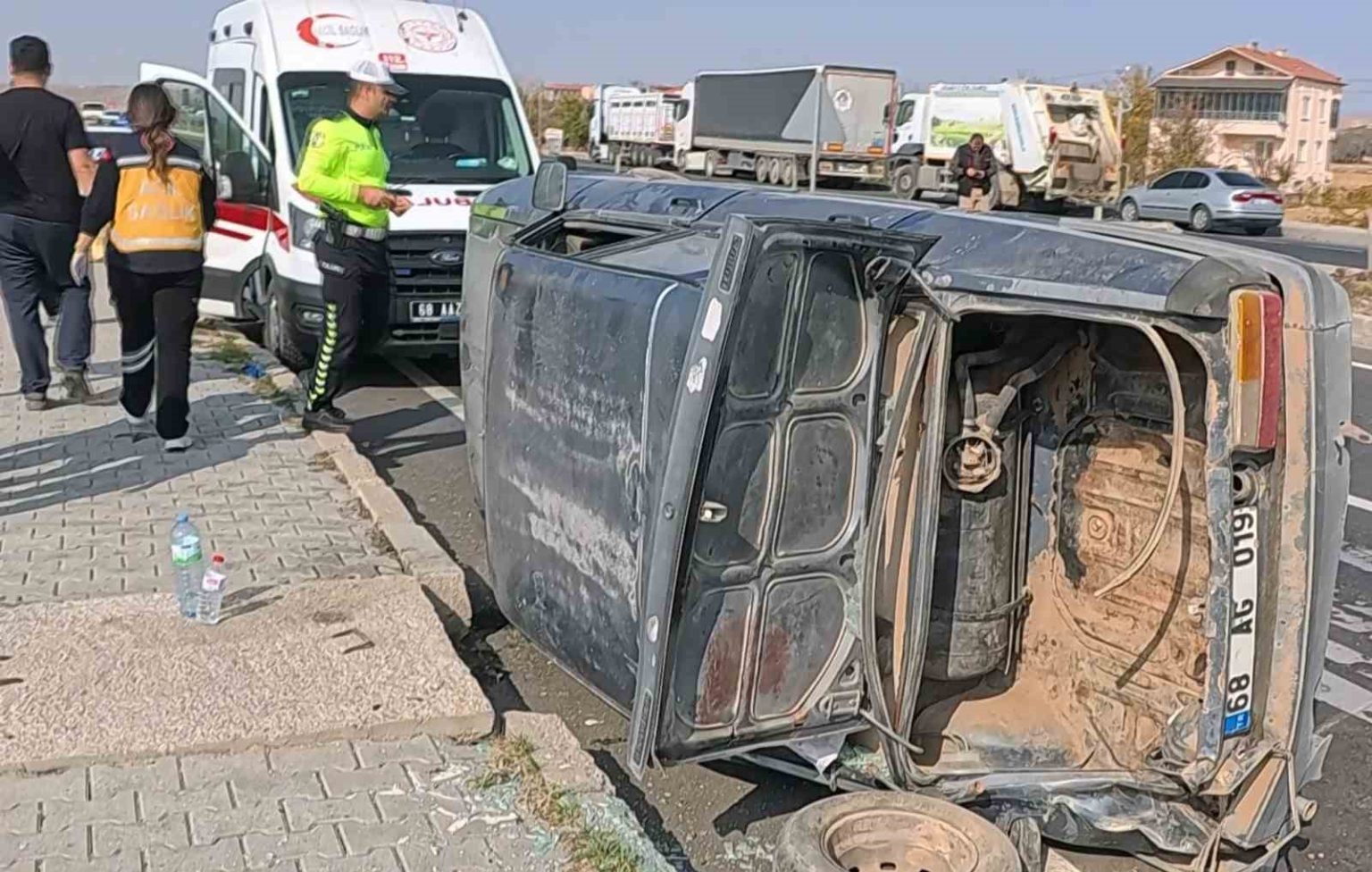 aksarayda-tir-ile-otomobil-carpisti-3-yarali