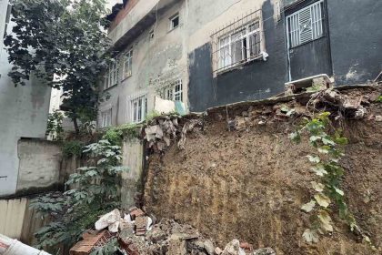 arnavutkoyde-iki-bina-arasindaki-istinat-duvar-coktu