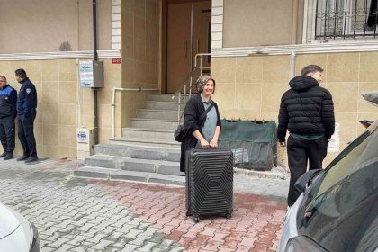 arnavutkoyde-istinat-duvari-coken-binalarda-tahliye-islemi-basladi