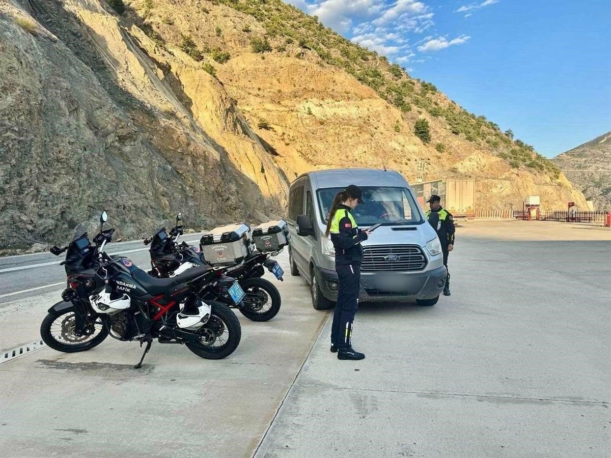 artvinde-22-bin-arac-denetlendi-bin-135-surucuye-islem-yapildi