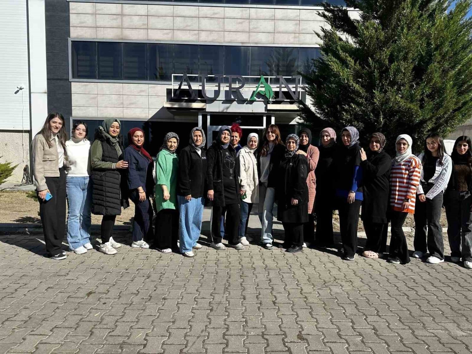 auran-kozmetik-kadin-istihdaminda-ornek-oluyor