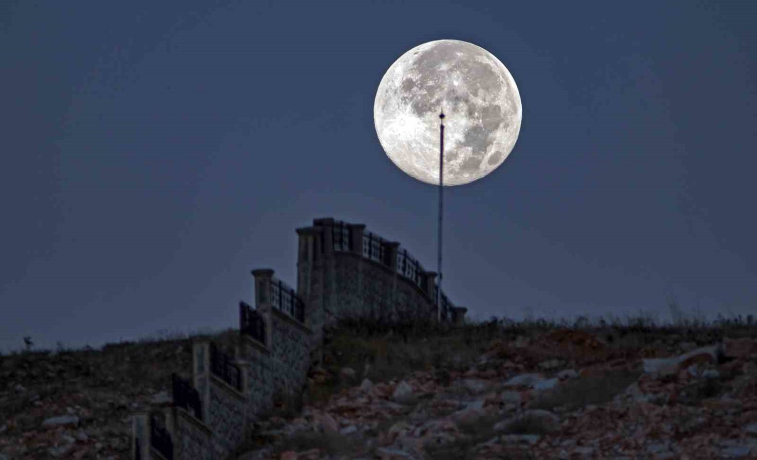 ay-yilin-en-yakin-anlarinda-bitlise-veda-etti