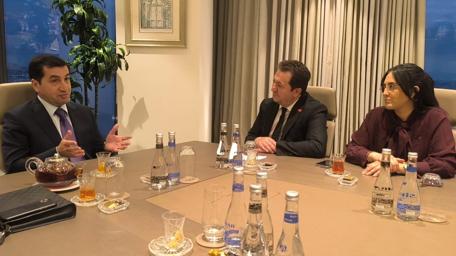 azerbaycan-cumhurbaskani-yardimcisi-haciyev-bugun-barisin-oncusu-ve-inisiyatifi-azerbaycanin-elindedir