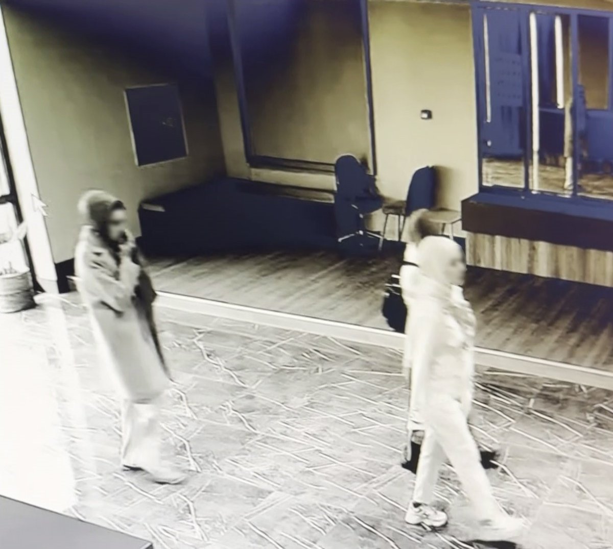 bagcilarda-3-supheli-girdikleri-siteden-yaklasik-750-bin-lira-degerinde-altin-ve-mucevheri-alarak-kacti