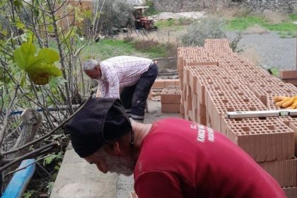 bahcekoy-mahallesinde-dernek-alani-yenileniyor