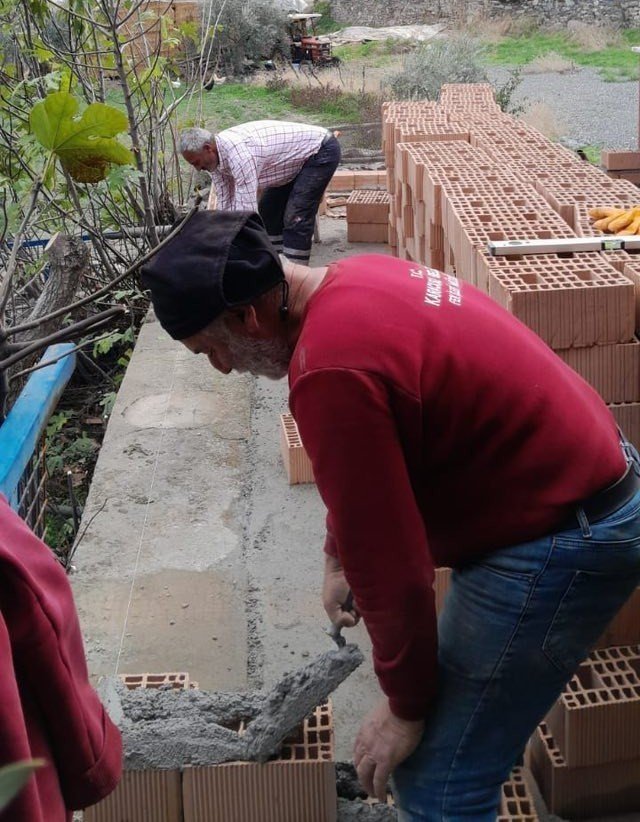 bahcekoy-mahallesinde-dernek-alani-yenileniyor