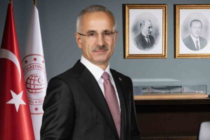 bakan-uraloglu-bugune-kadar-yaptigimiz-calismalar-kapsaminda-toplam-32-bin-845-adet-levhayi-kaldirdik