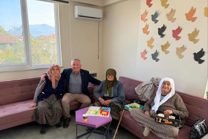 baskan-kepenekten-yasli-rehabilitasyon-merkezine-anlamli-ziyaret