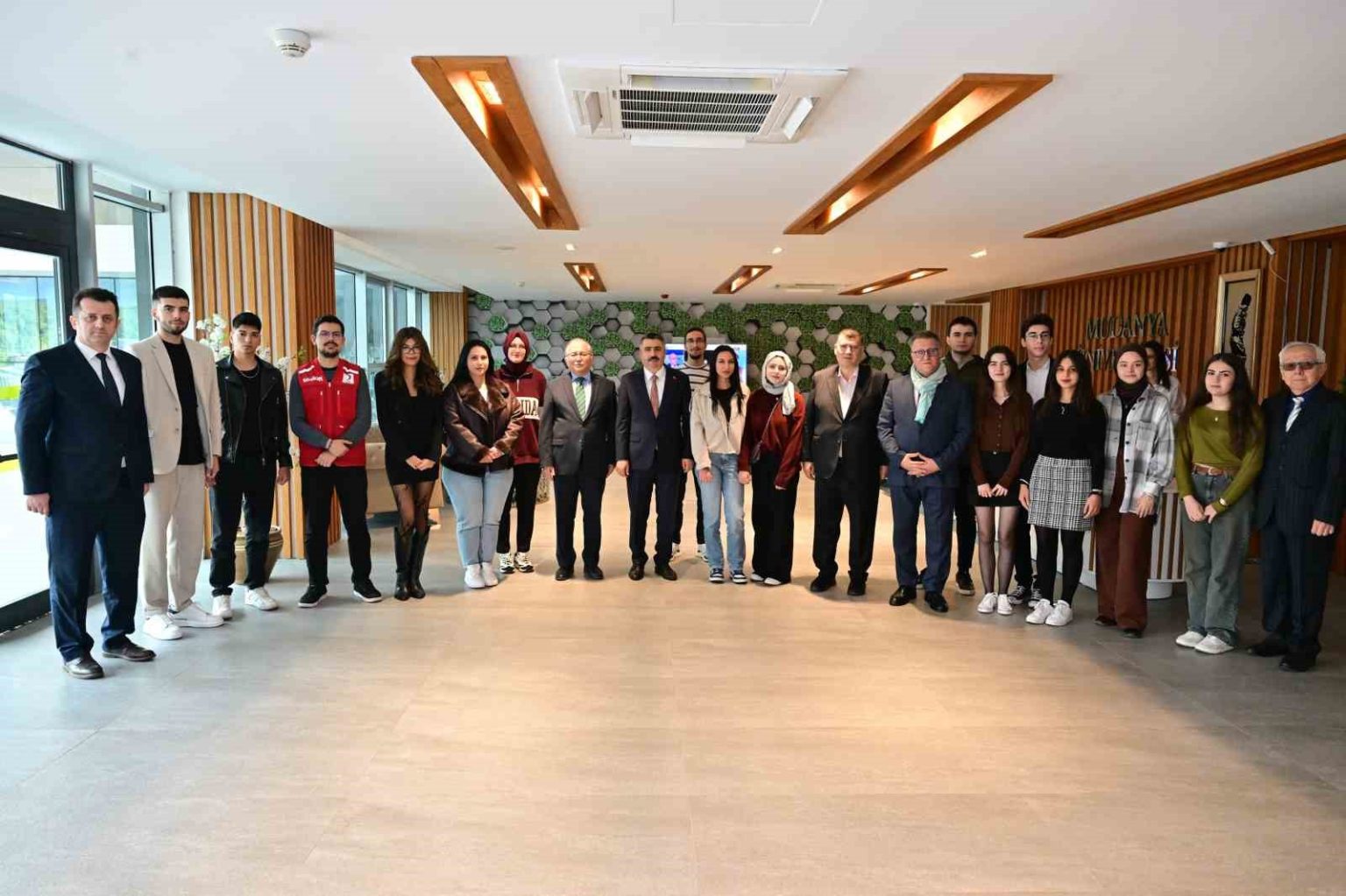 baskan-yilmaz-genclerle-bulustu