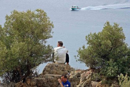 biri-olumun-ucunda-digerleri-manzara-keyfinde