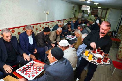 bu-cay-ocaginda-yillardir-sadece-dama-oynaniyor