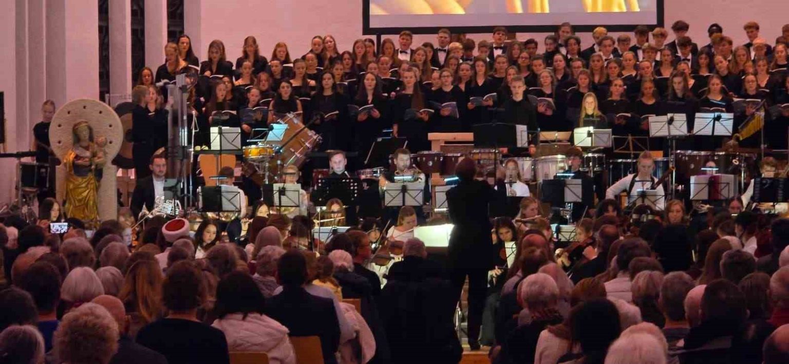 bursali-ogrenciler-almanyada-ayakta-alkislandi