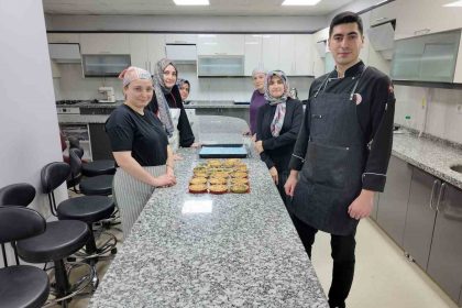 cayirovada-gelecegin-pasta-sefleri-egitimlere-basladi