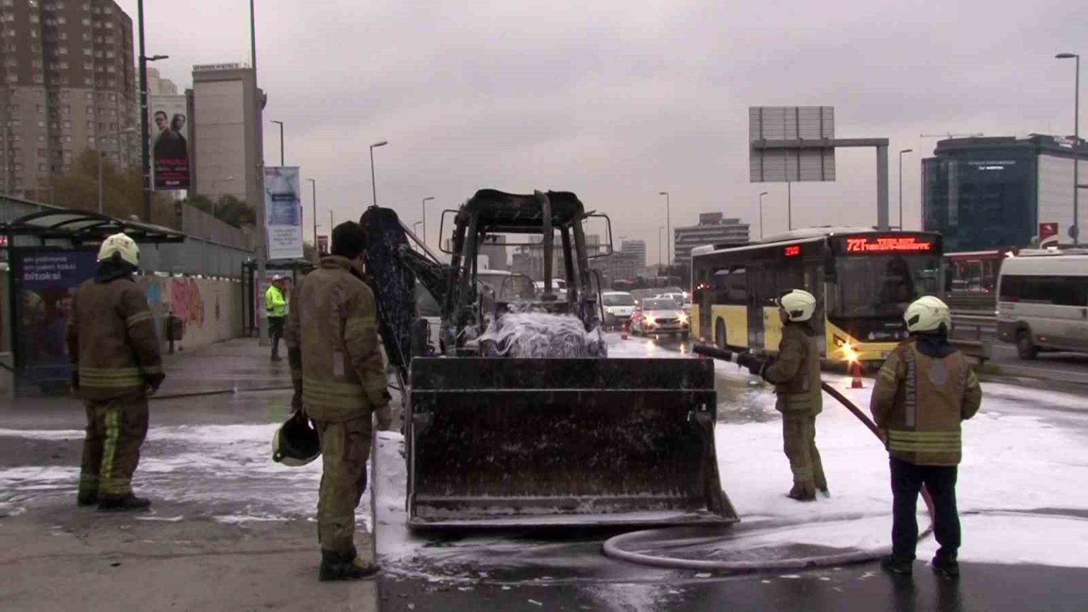 cevizlibagda-is-makinesi-alevlere-teslim-oldu