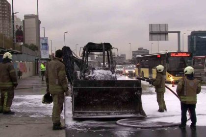 cevizlibagda-is-makinesi-alevlere-teslim-oldu